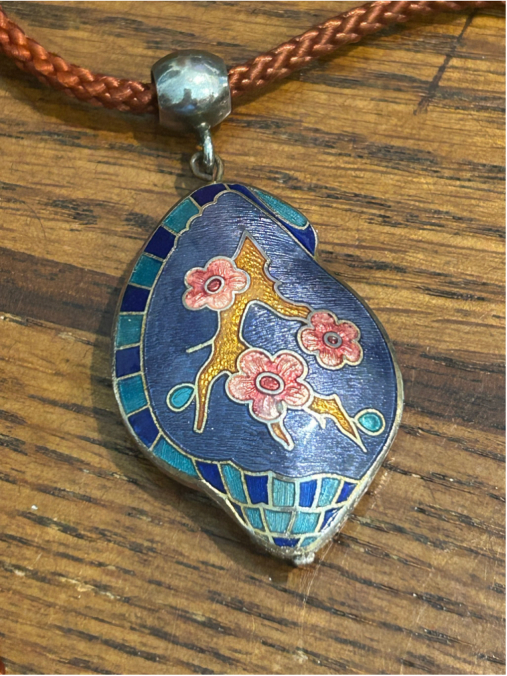 Women's Vintage shell shaped Cloisonne enameled pendant on cord 24”